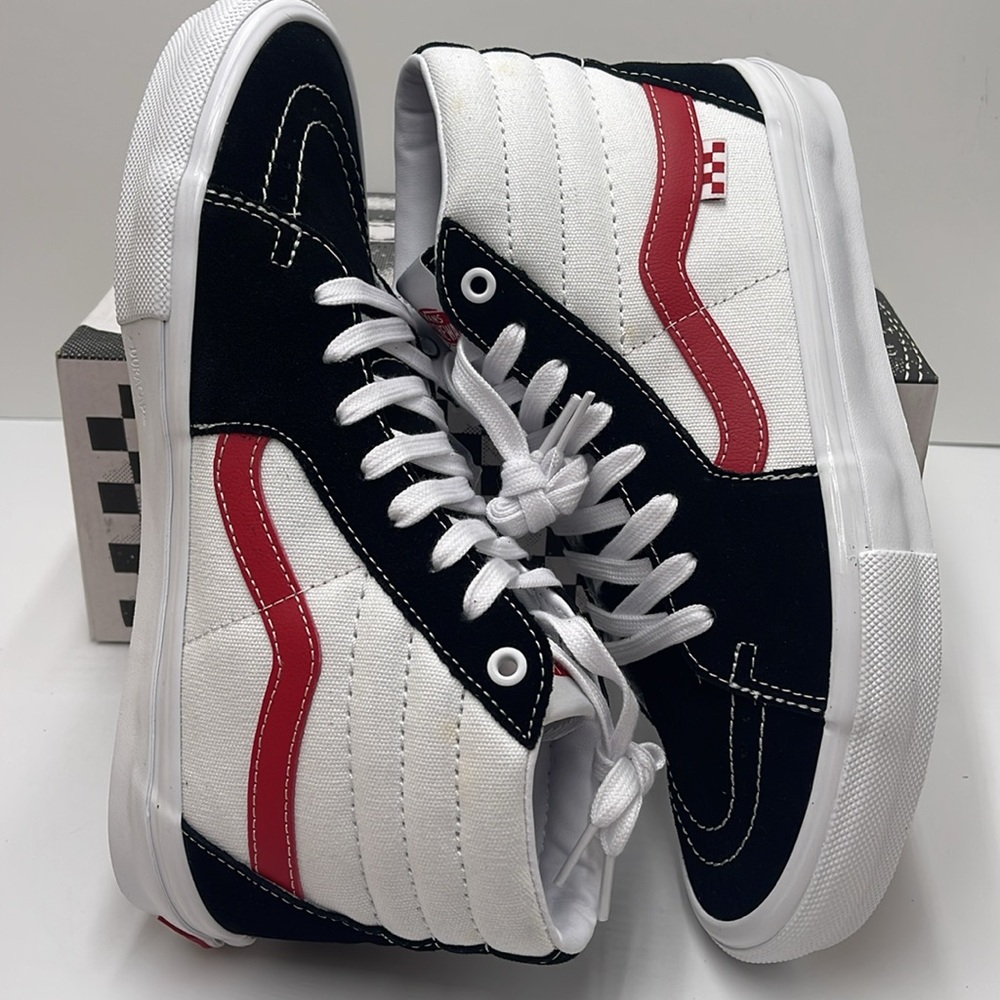 Vans Men’s Skate Sk8-Hi
Athletic Black/Red
VN0A5FCC458 Sneakers - Picture 11 of 16